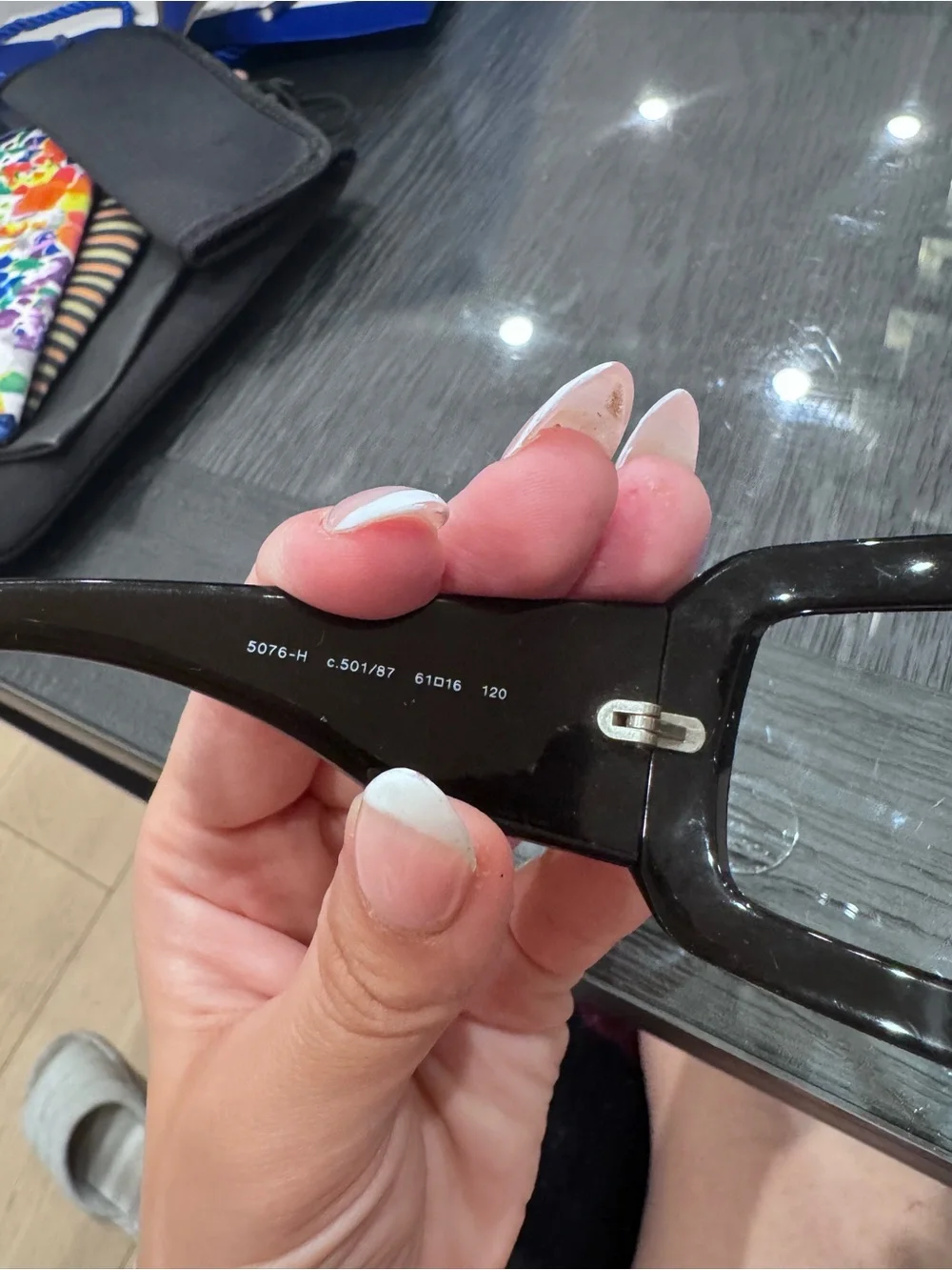 Chanel Black Logo CC Sunglasses - Picture 7 of 7